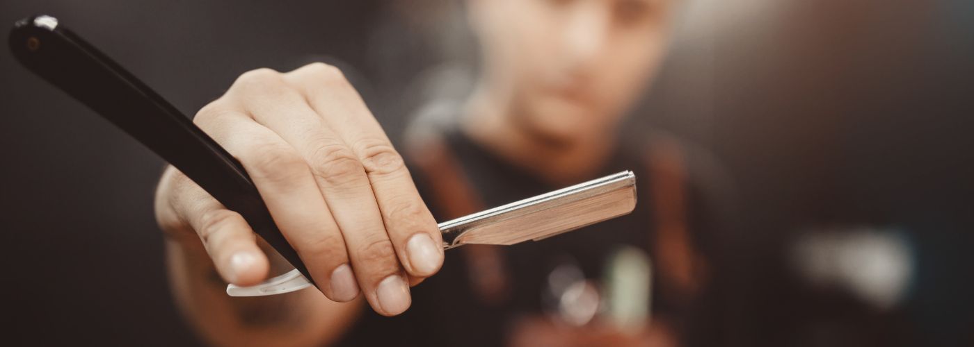 How To Hold A Straight Razor